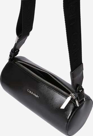 Calvin Klein - Bolso de hombro en negro