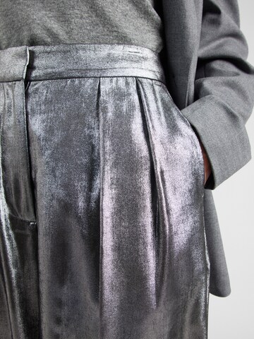 Wide leg Pantaloni con piega frontale di Banana Republic in argento