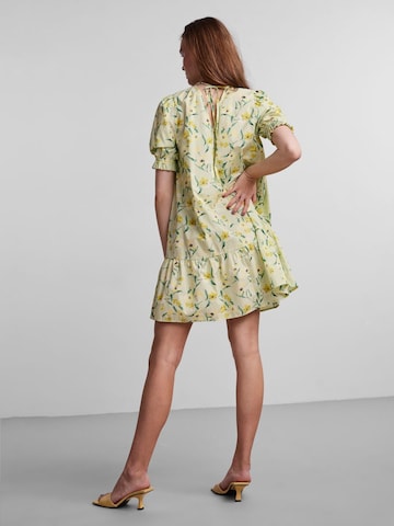 Rochie 'Lora' de la PIECES pe verde