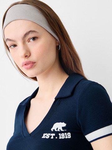 Bershka Poloshirt in Blau