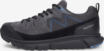 TOMMY HILFIGER Matalavartiset tennarit värissä harmaa: etupuoli