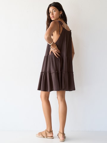 Pull&Bear Dress in Brown: front
