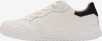 Hummel Sneakers in White: front