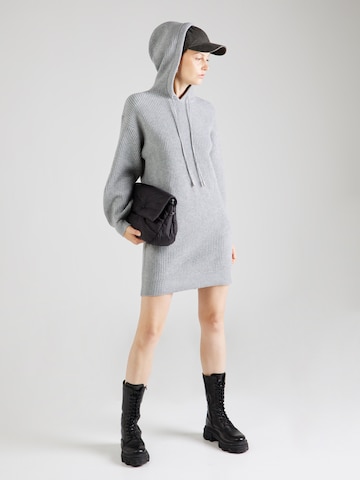 Robe 'Milly' ABOUT YOU en gris