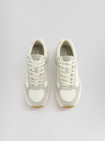 Bershka Sneaker in Grau