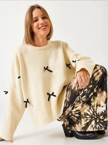 Pullover extra large di Bianco Lucci in beige