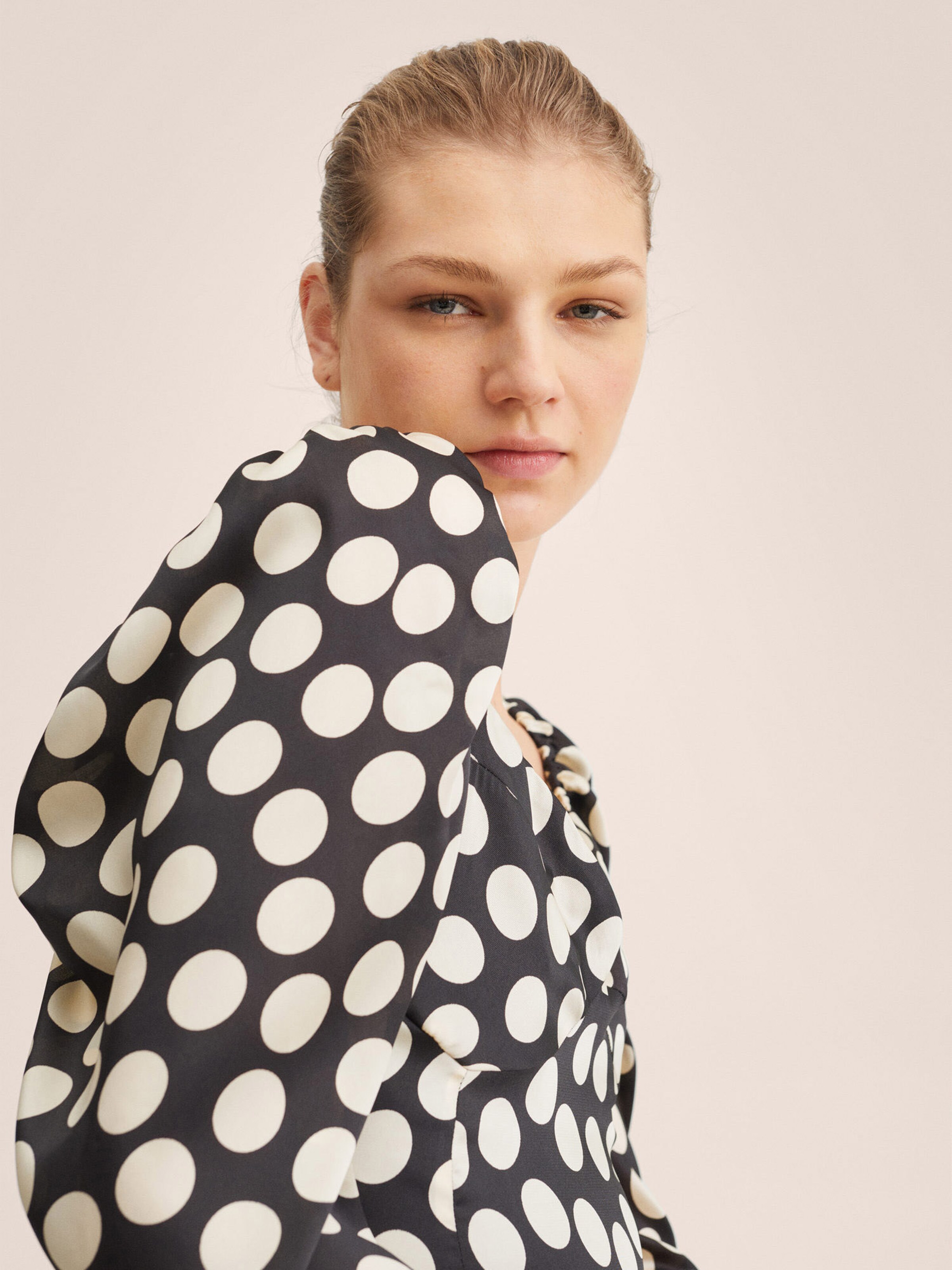 MANGO Blouse Giralda in Black ABOUT YOU