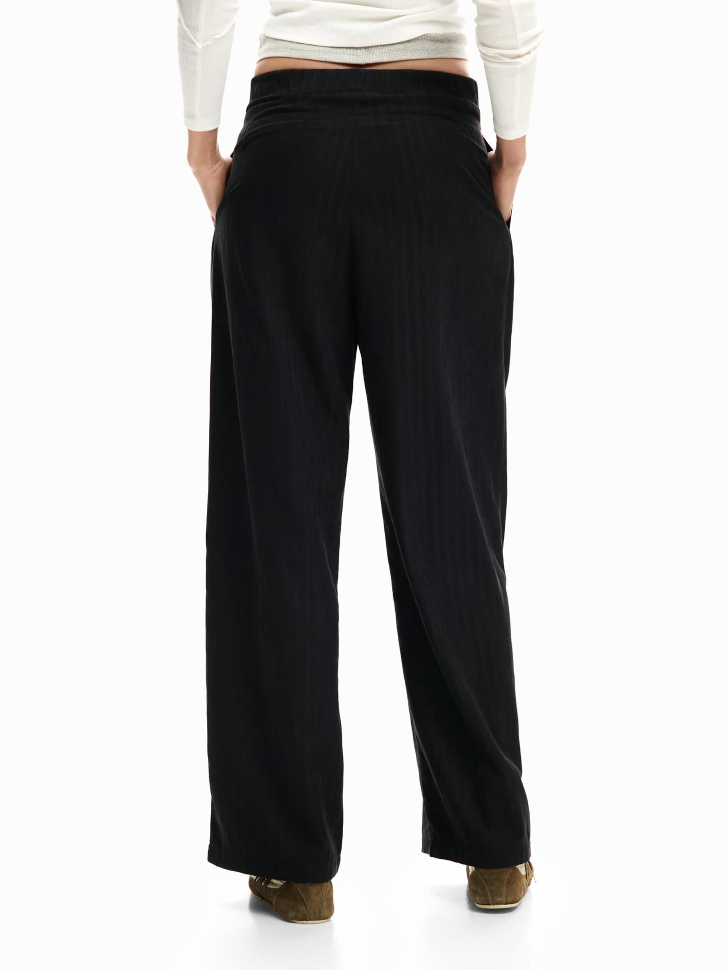 Wide leg Pantaloni con pieghe di Desigual in nero