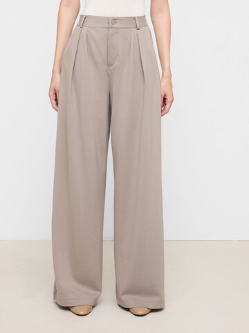 CALZEDONIA Wide leg Pants in Beige: front