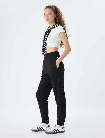 Koton Tapered Broek in Zwart
