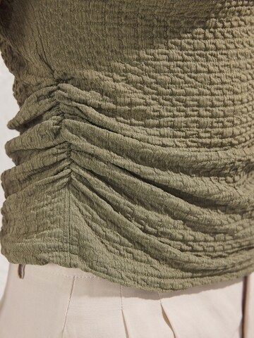 Trendyol Shirt in Groen