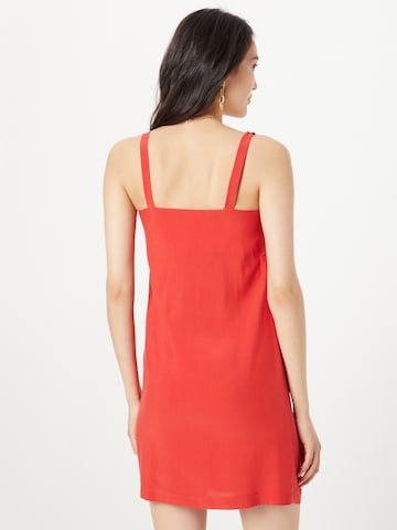 Rochie de vară de la Sisley pe roșu