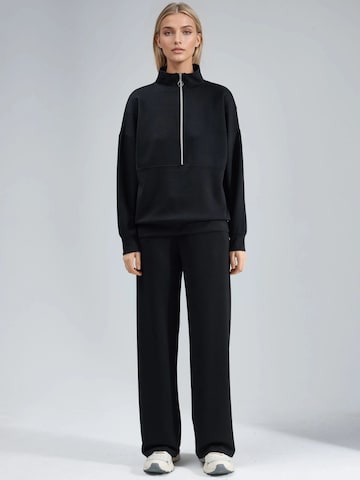 Hiccup Sweat suit in Black: front
