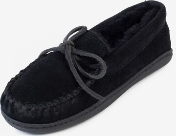 Minnetonka Moccasin in Black