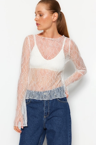 T-shirt Trendyol en blanc : devant