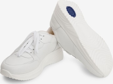 VITAFORM Sneakers in White