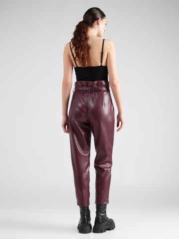 regular Pantaloni con pieghe di River Island in rosso