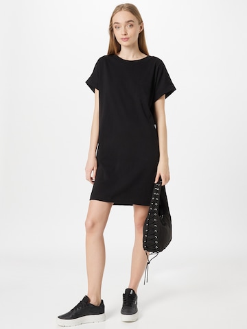 Rochie de la GAP pe negru