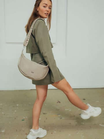 ZWEI Crossbody Bag 'MADEMOISELLE.M M70' in Beige