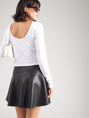 ONLY Футболка 'ONLKISS' в Белый