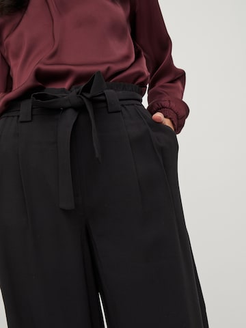 VILA Wide leg Pleat-Front Pants 'Karen' in Black