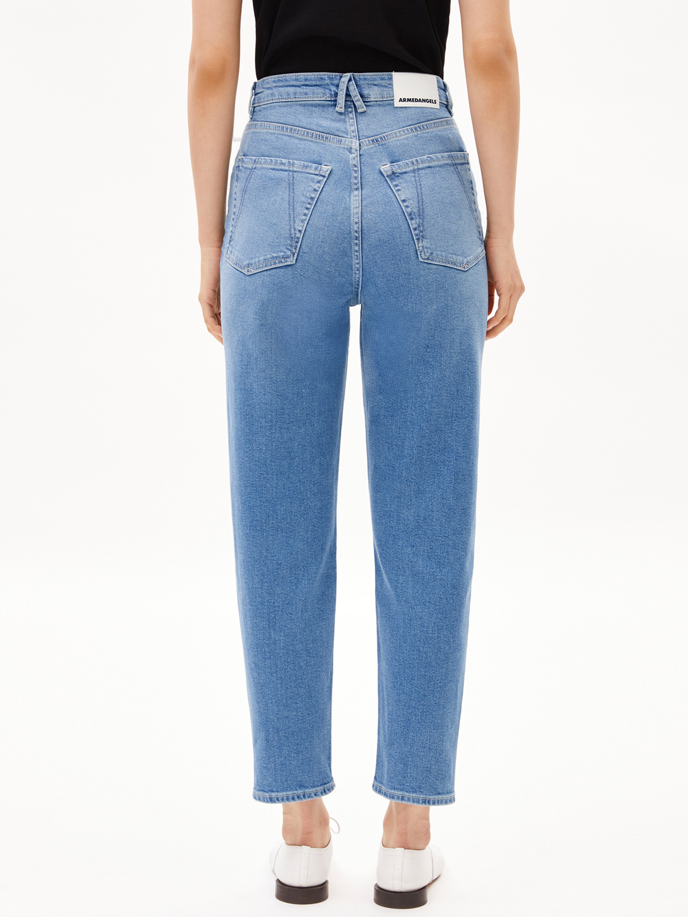 Loosefit Jean 'MAIRAA' ARMEDANGELS en bleu : devant