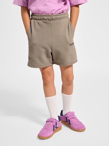 Hummel Loosefit Shorts in Beige