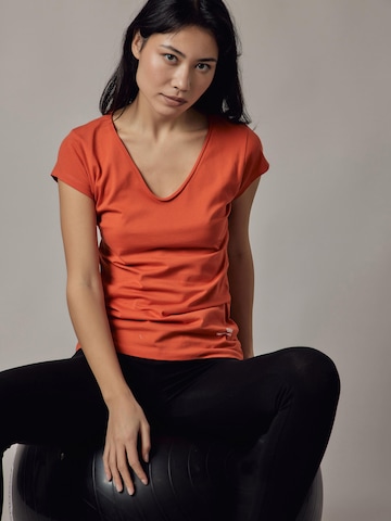 Maglietta di OWN Off With Nature in arancione