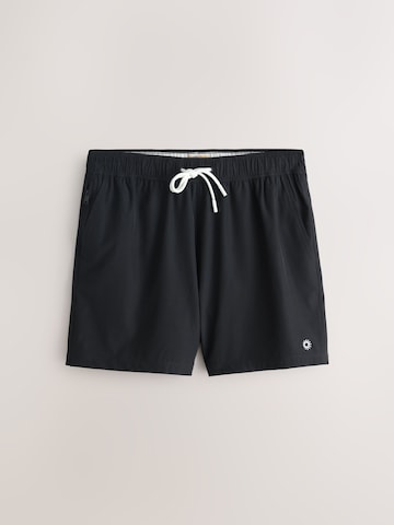 zils Next Peldšorti 'Essential Motion'