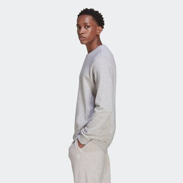 ADIDAS ORIGINALS - Sweatshirt 'Essentials+ Made With Nature' em cinzento