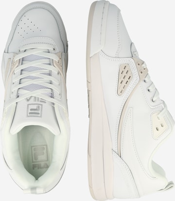 Baskets basses 'Casim' FILA en blanc