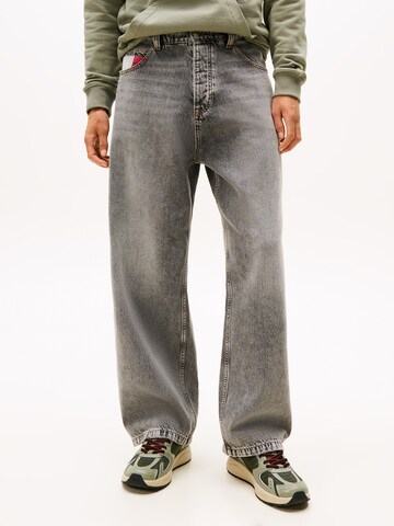 Tommy Jeans Baggy Jeans 'THEO' in Grey: front