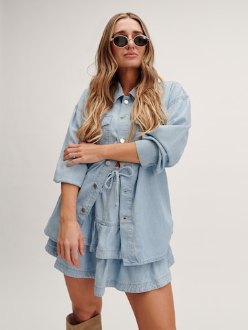 Tatiana Zidekova - Blusa en azul: frente