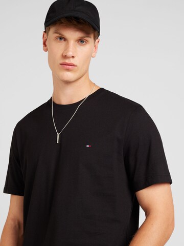 TOMMY HILFIGER Bluser & t-shirts 'ESSENTIAL' i sort