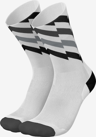 INCYLENCE Athletic Socks 'WAVES' in White: front