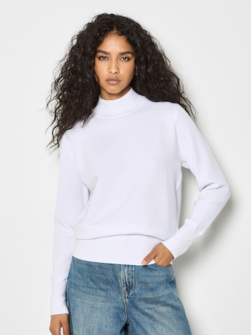 Apricot Sweater 'Jumper' in White: front