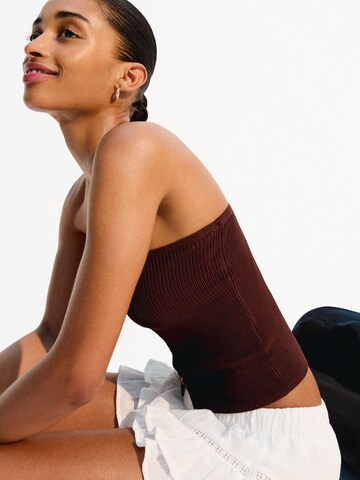 Tops en tricot Bershka en marron