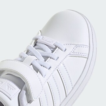 ADIDAS SPORTSWEAR - Zapatillas deportivas 'Star Wars Grand Court 2.0' en blanco