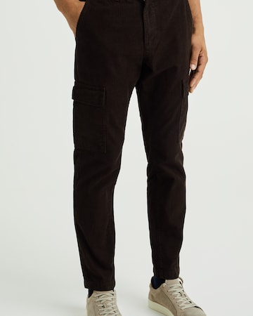 WE Fashion Tapered Broek in Bruin: voorkant