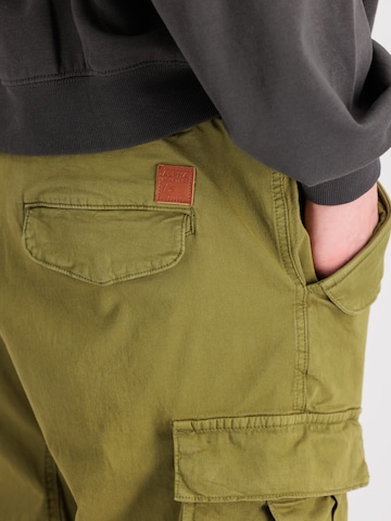 ALPHA INDUSTRIES Tapered Cargo trousers in Green