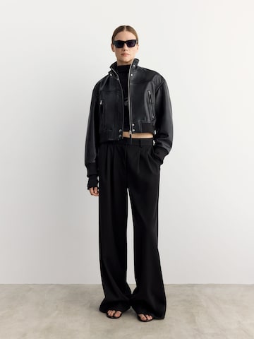Wide leg Pantaloni con pieghe di Bhoem in nero