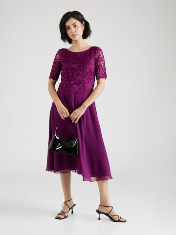 Robe de cocktail Vera Mont en violet