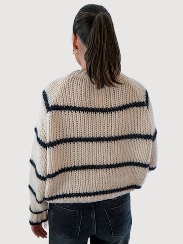 WEARABLE STORIES Pullover 'Nayla' in Beige