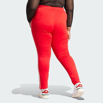 Coupe slim Pantalon 'Adicolor SST' ADIDAS ORIGINALS en rouge