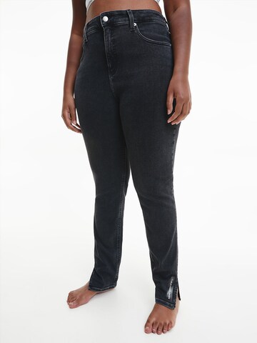 Calvin Klein Jeans Curve Tapered Jeans in Schwarz: predná strana