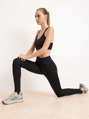 Trendyol - Skinny Pantalón deportivo en negro