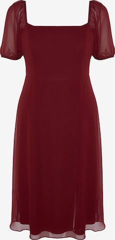 Robe Trendyol Curve en rouge : devant