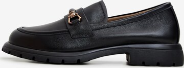 CESARE GASPARI Classic Flats in Black: front