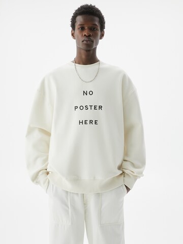 Sweat-shirt Pull&Bear en blanc : devant