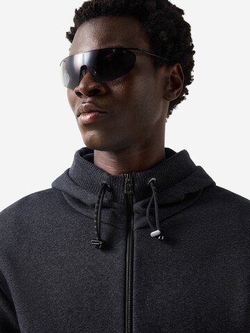 BOGNER Sweatshirt 'Walker' in Grau